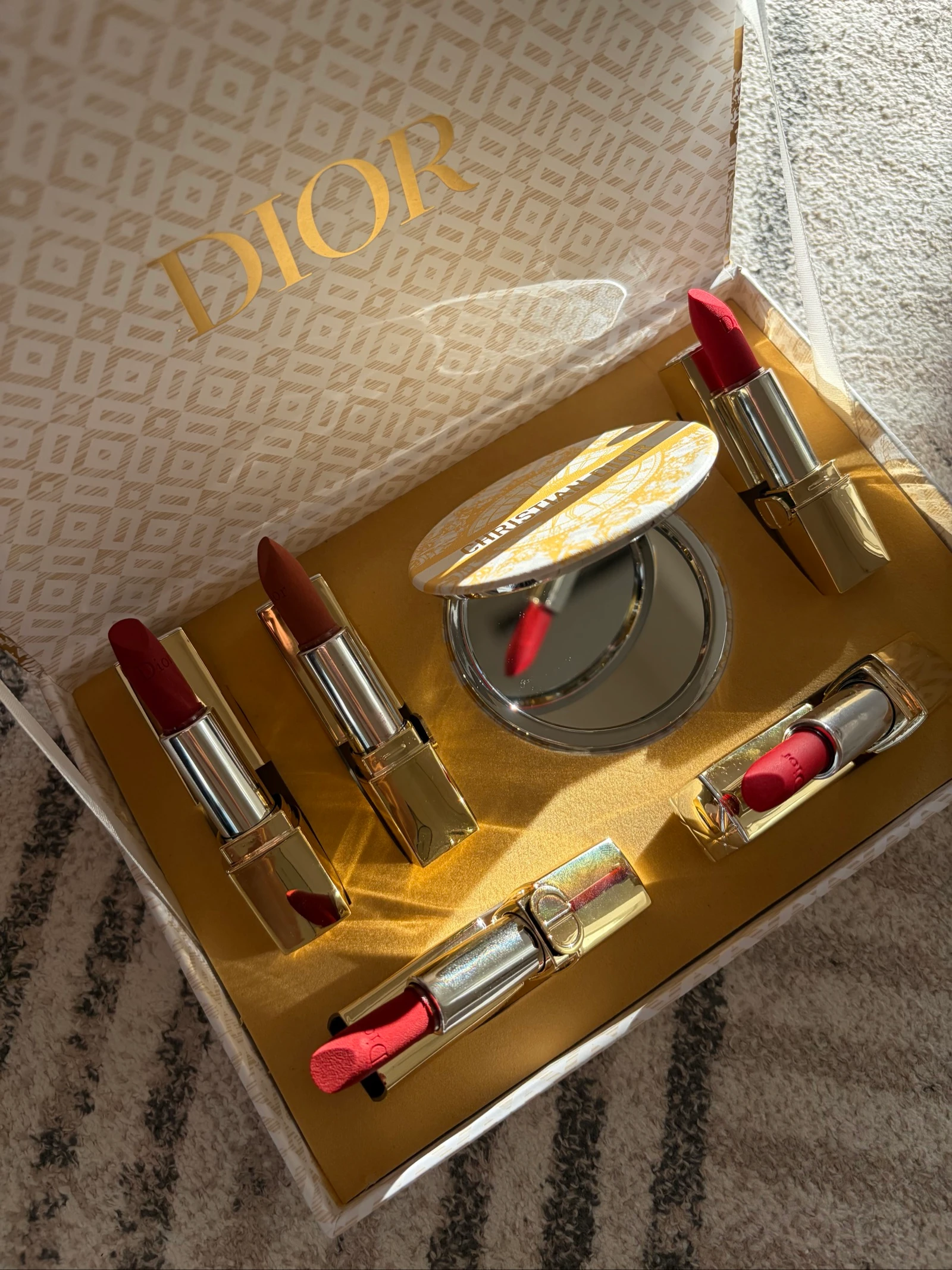 Coffret rouge à lèvre neuf jamais utilisé 
